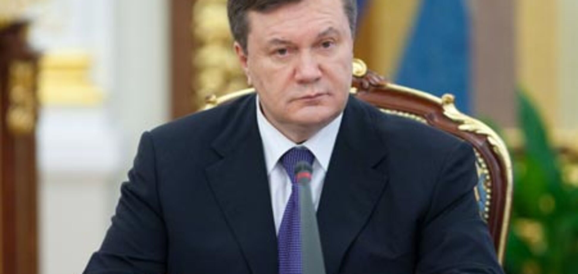 Янукович уволил чиновника, попавшегося на взятке