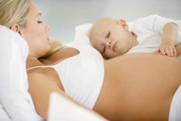 Кормление во время беременности - за и против