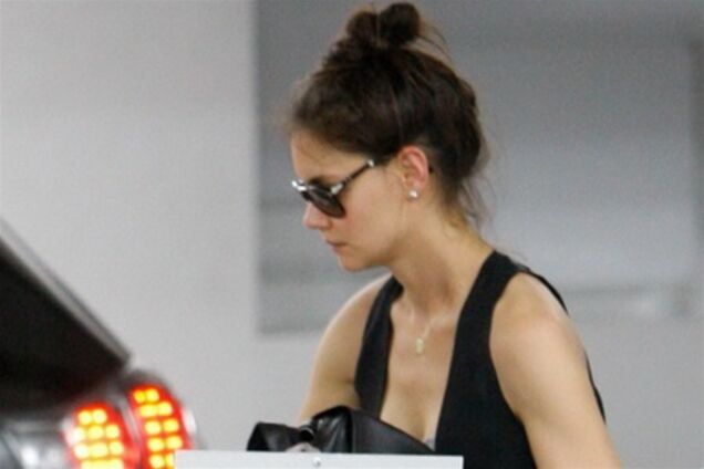 Кэти Холмс: гулька, шпильки, мини-юбка