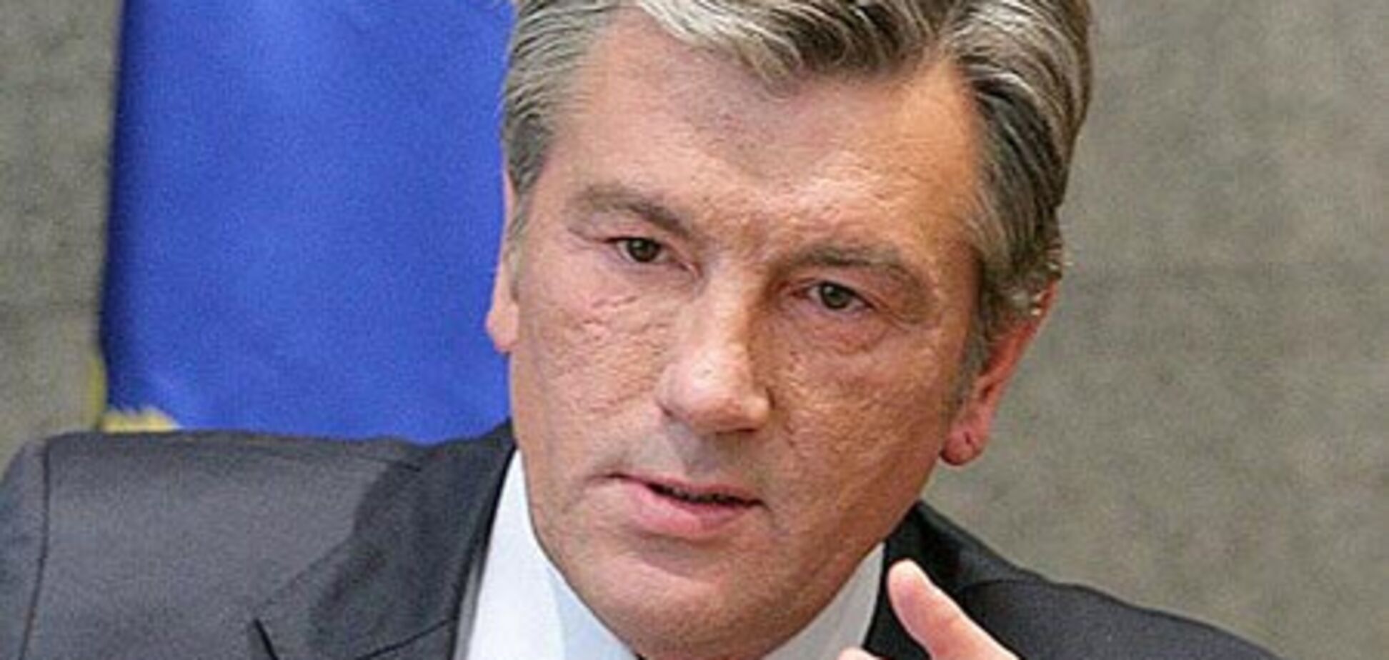 Ющенко накричав на перехожого під Генпрокуратурою 