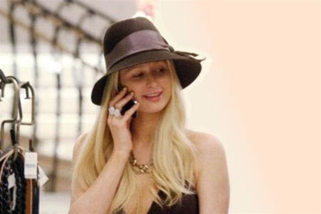 Пэрис Хилтон не узнали без макияжа