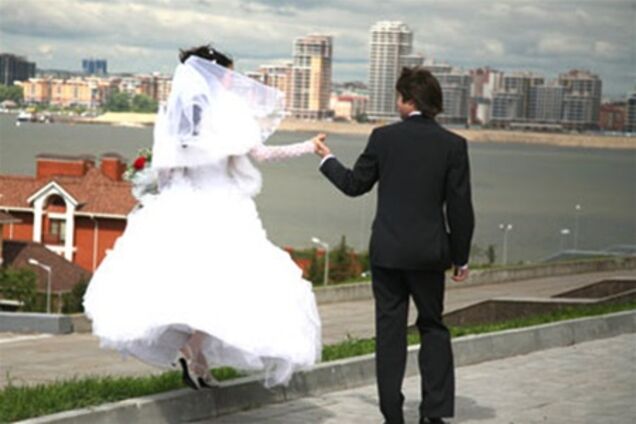 Киевляне стали меньше женится и больше совершать преступлений