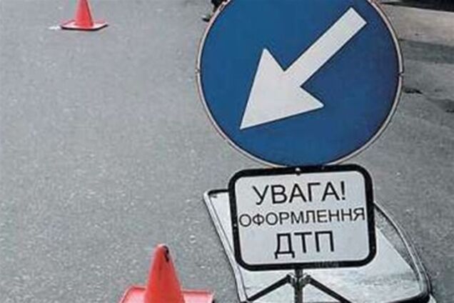 В Киеве столкнулись восемь машин. Есть пострадавшие