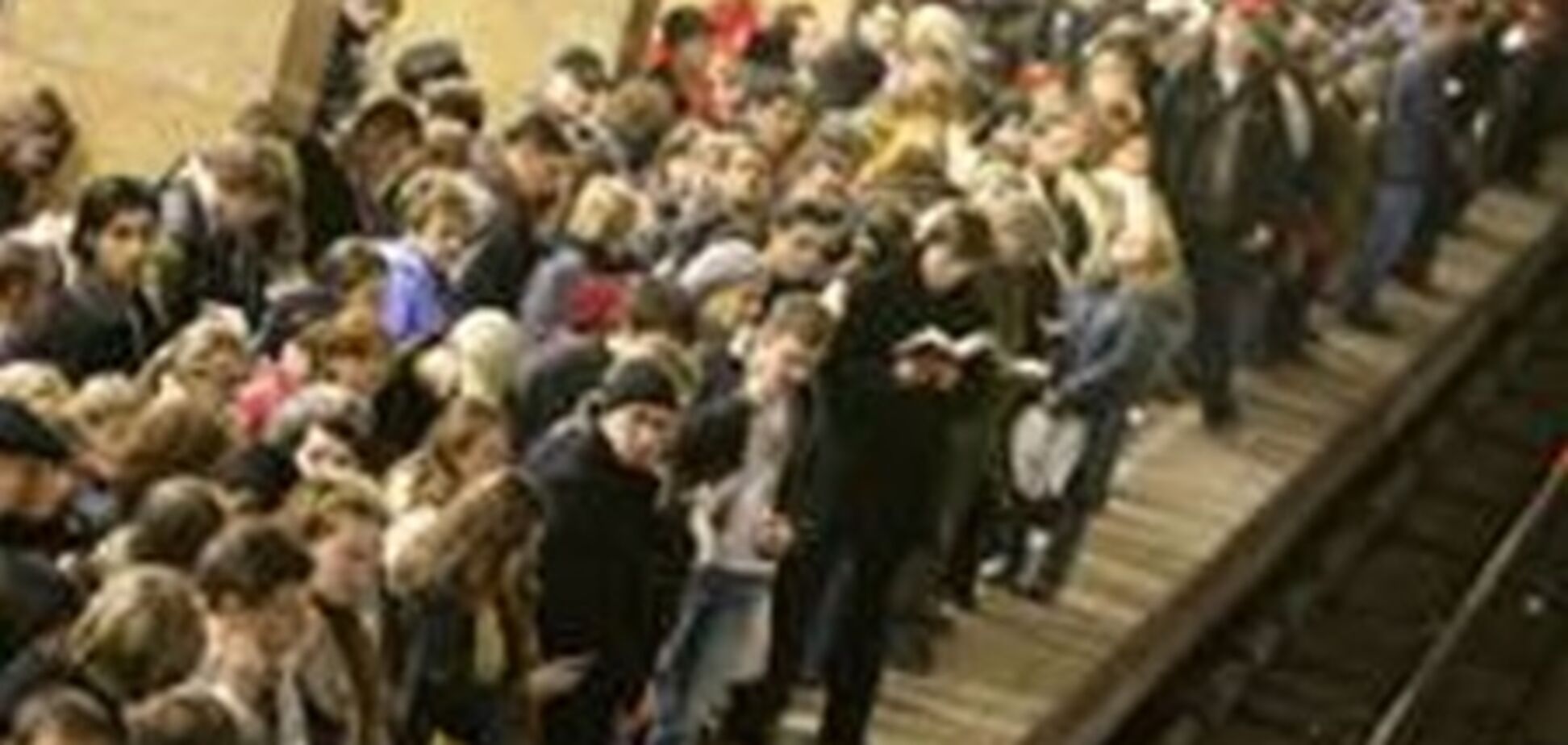 Двоє п'яних чоловіків впали під потяг у метро