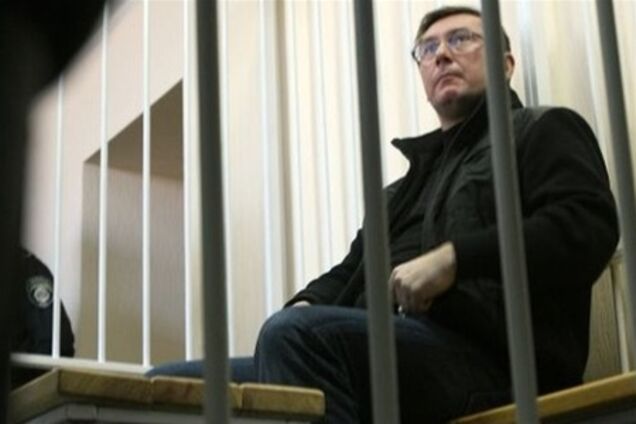 Брат Луценко убеждает, что никто в семье не угрожал следователю