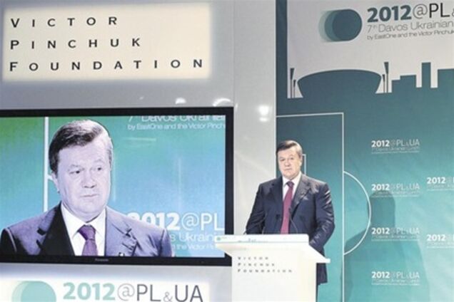 Янукович взял с собой в Давос 11 охранников