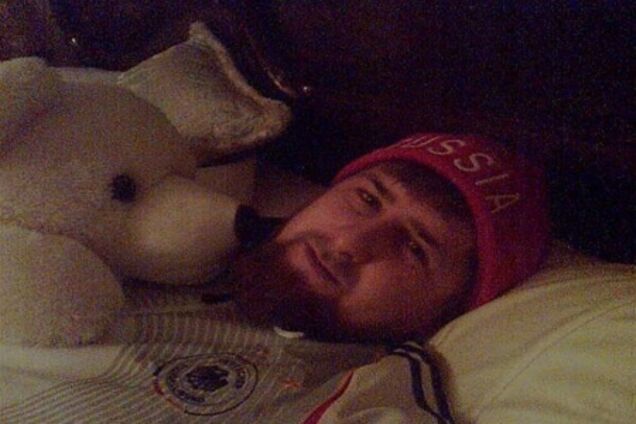 Дом Рамзана Кадырова в его родовом селении и сам Рамзан с плюшевым Медведом. ФОТО