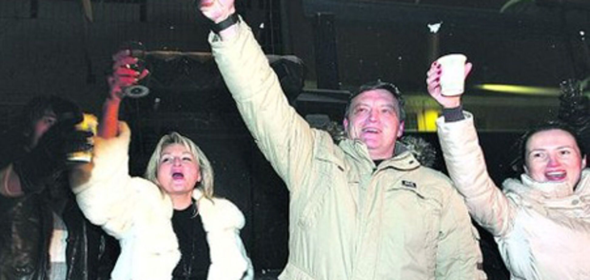 Луценко отримав у подарунок ялинку в капелюсі-ковпаку