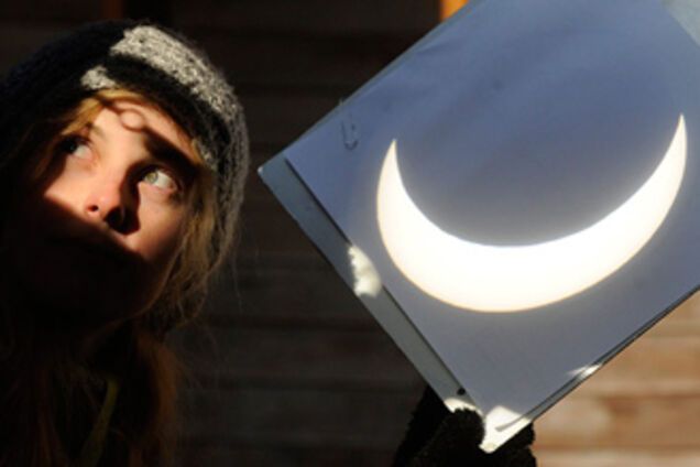 Перше часткове сонячне затемнення 2011