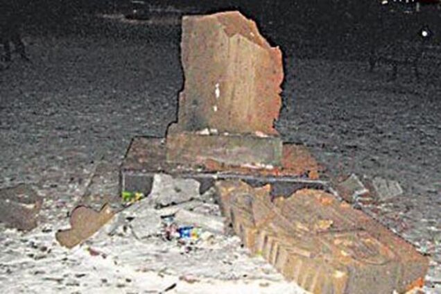 В Никополе разбили памятник украинско-армянской дружбы