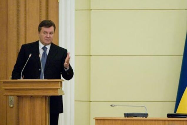 Янукович подписал закон о соцпомощи малообеспеченным семьям