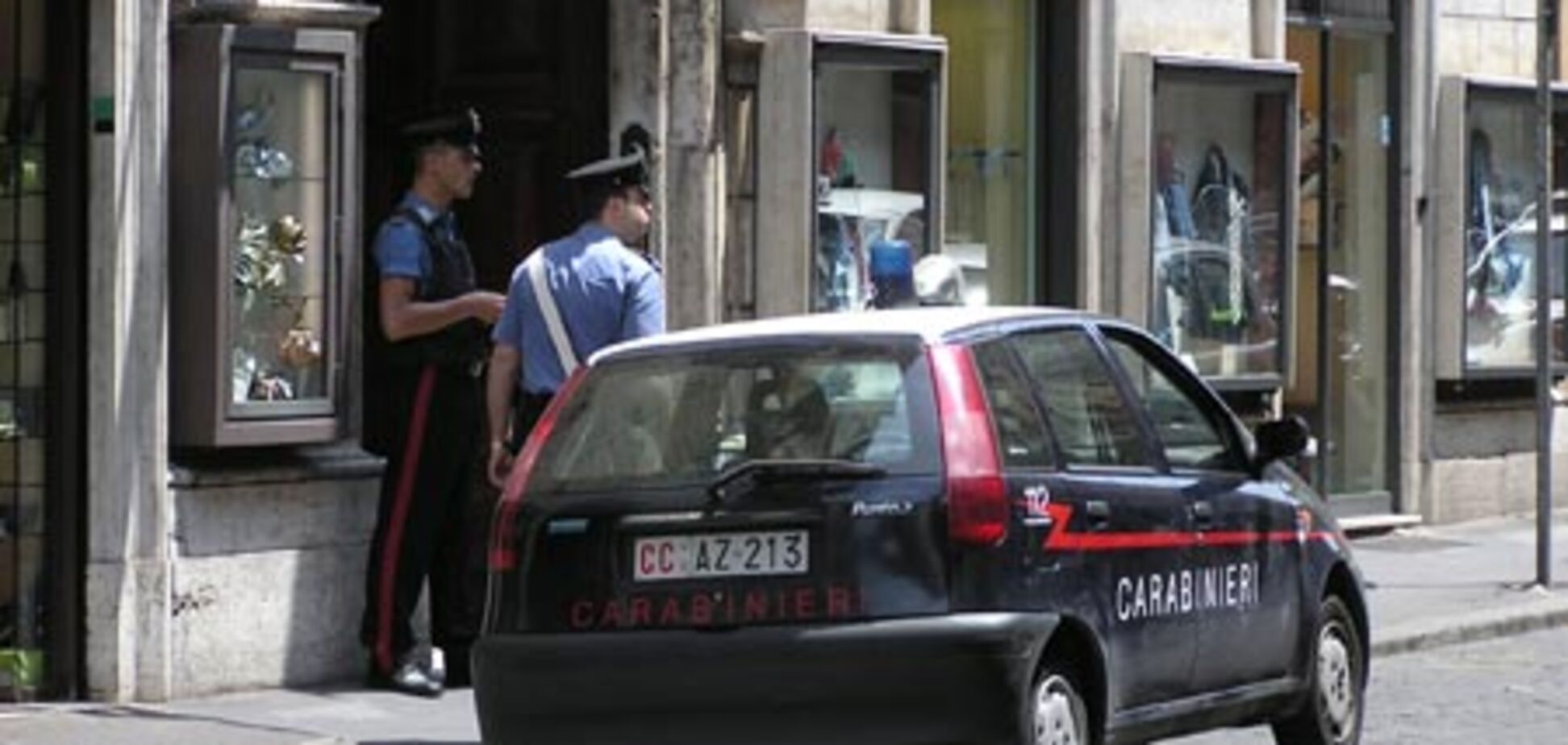 Женщина застрелила своих детей, а затем покончила с собой