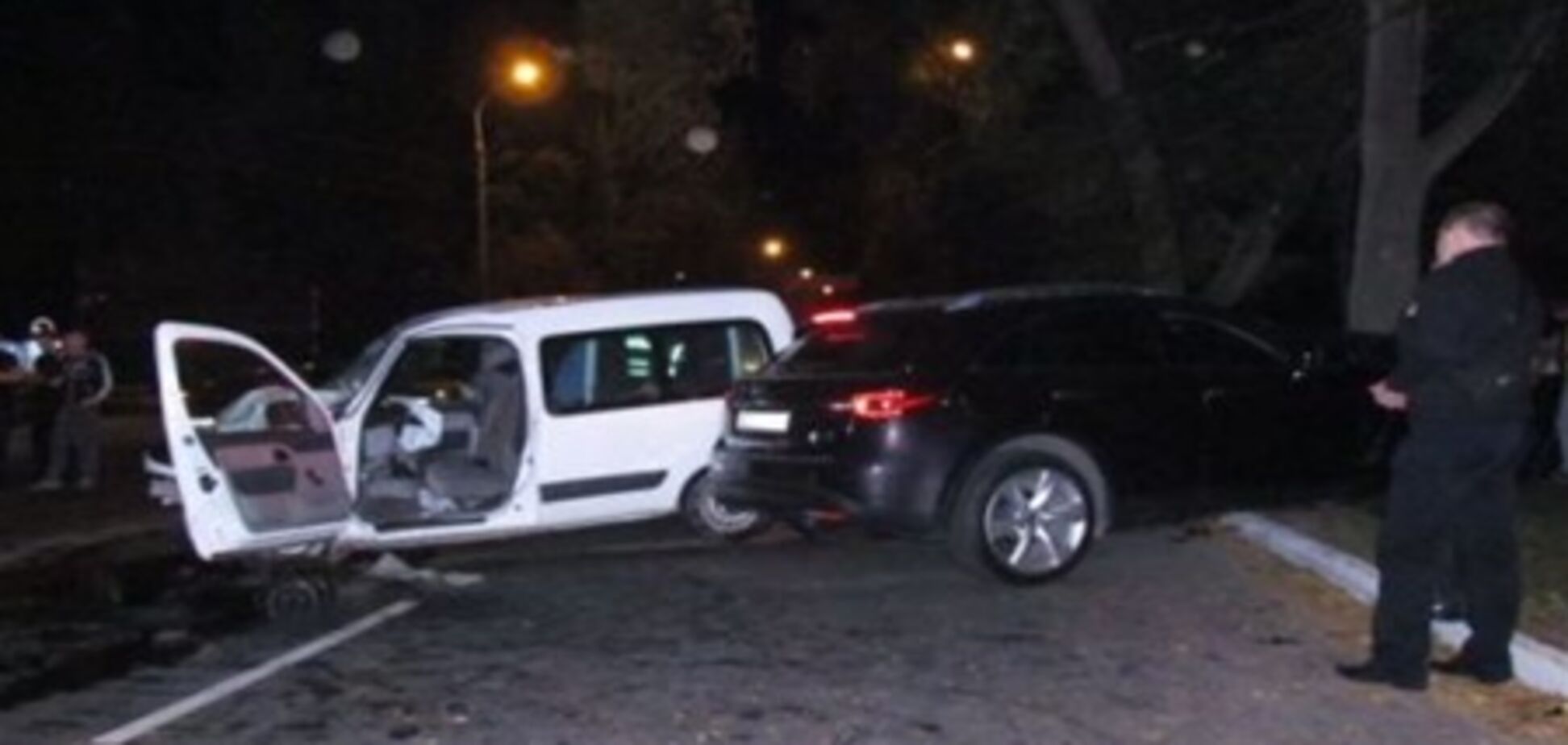 Пьяные футболисты на Infiniti устроили страшную аварию в Мариуполе. Фото