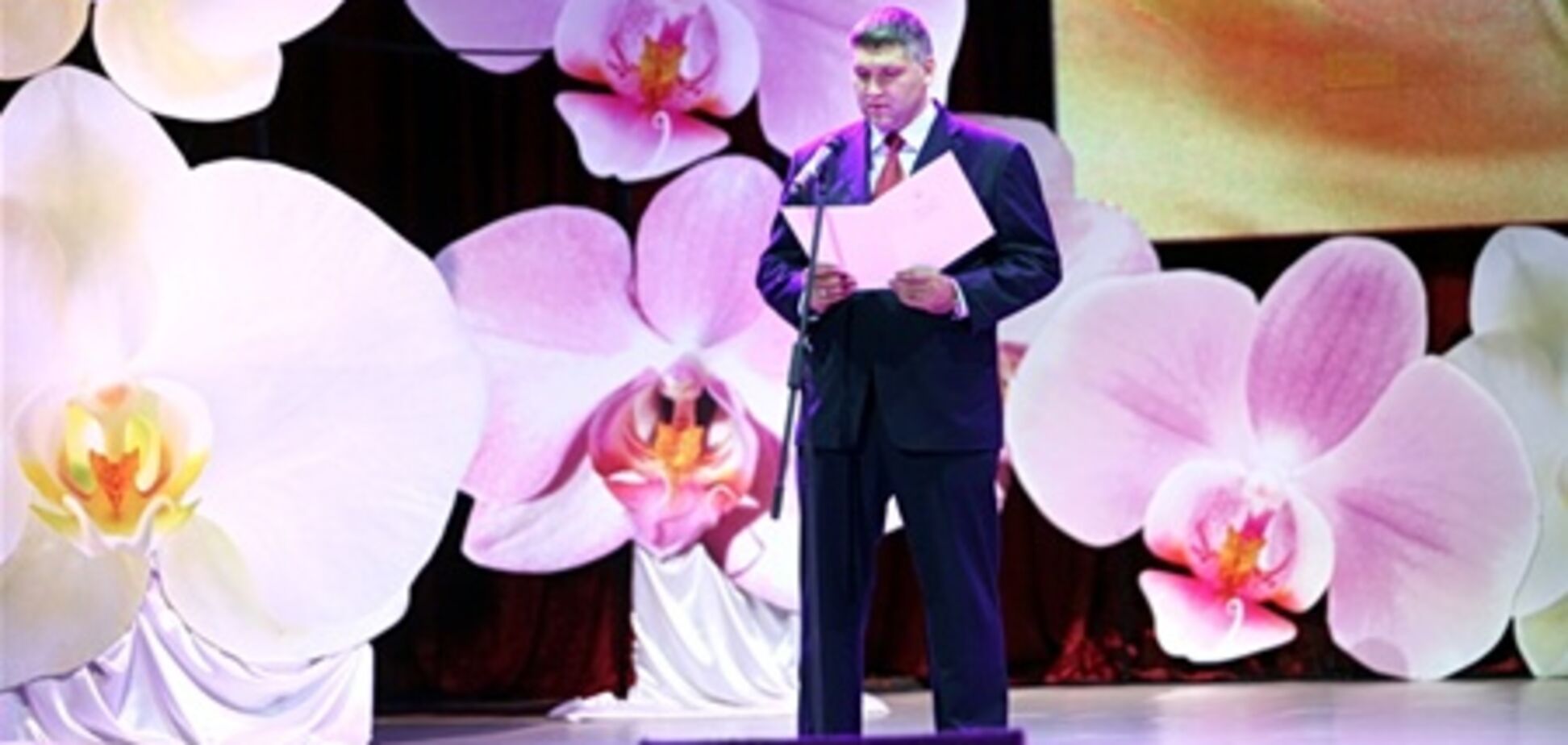 Янукович поздравил 'Женщин III тысячелетия'