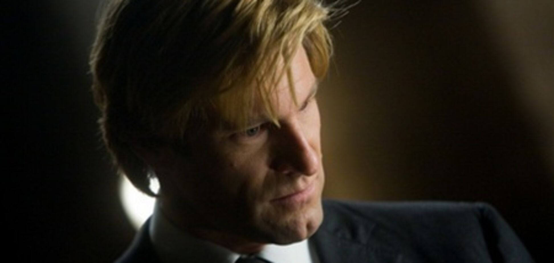 Аарон Экхарт любит себя уродовать