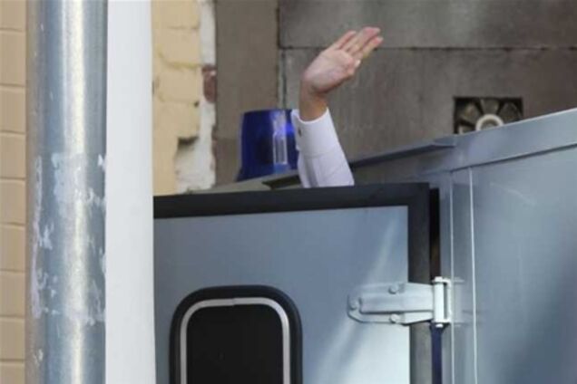 'Беркут' вивів автозак Тимошенко з території суду