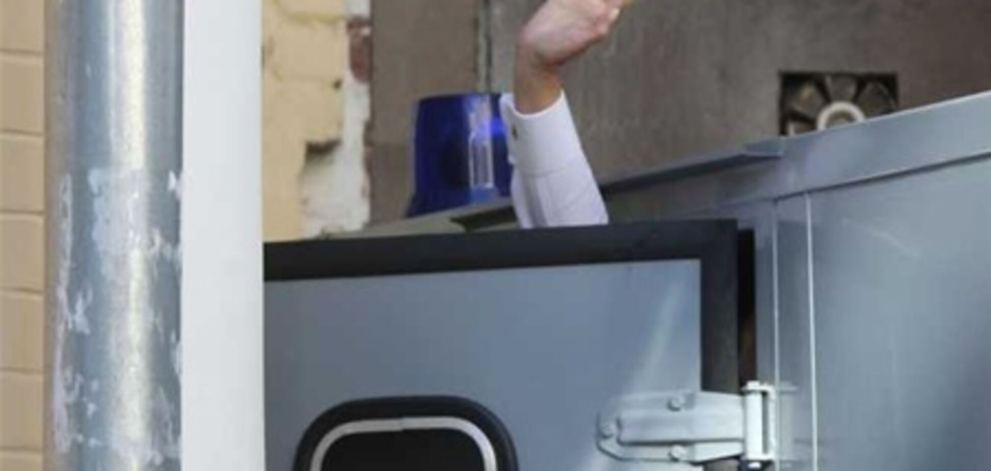 'Беркут' вивів автозак Тимошенко з території суду