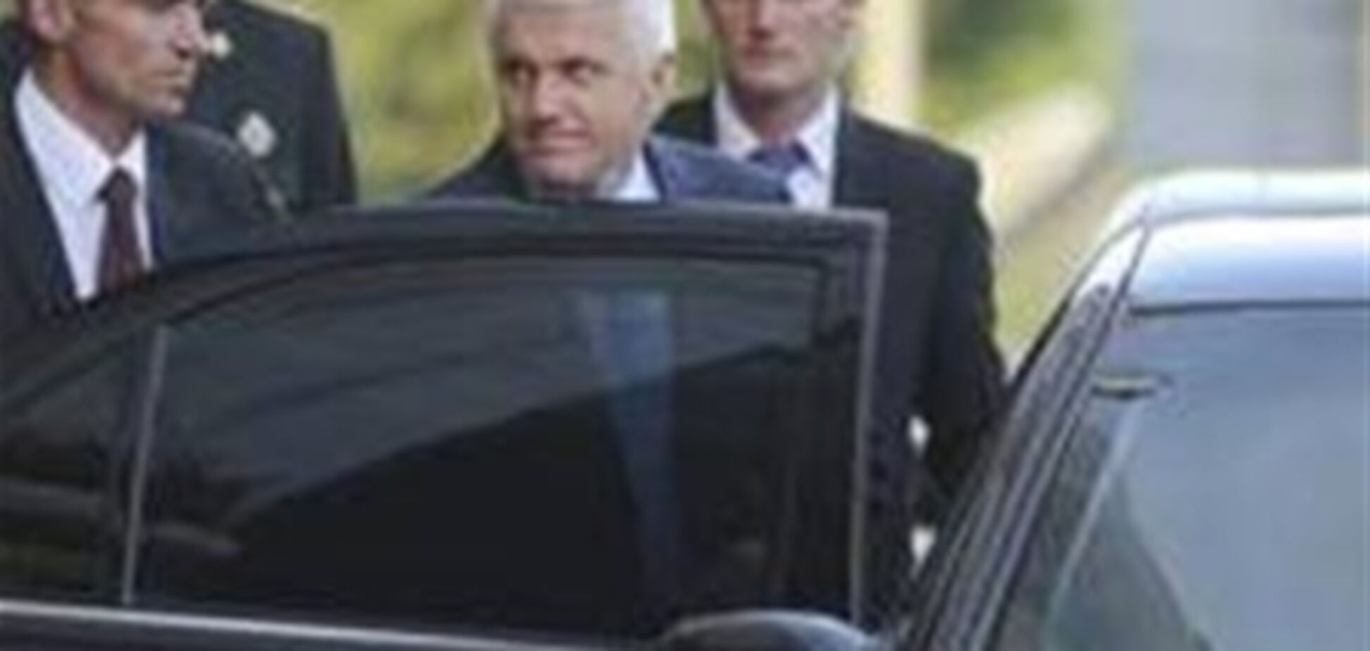 Львів. На час візиту Литвина жителям заборонено виглядати з вікон