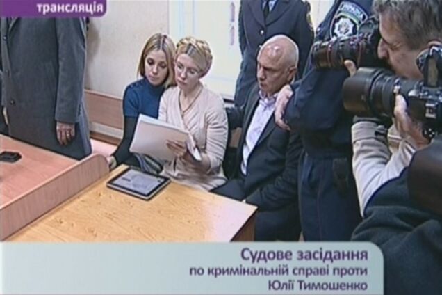 Черный вторник женщины в белом. Видео