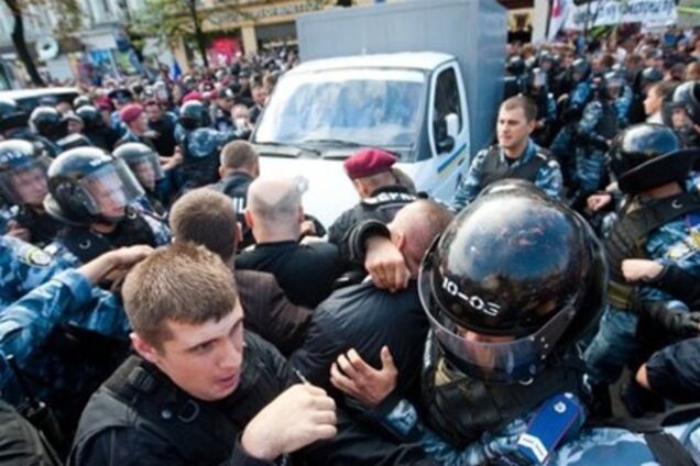 Суд заарештував трьох прихильників Тимошенко, які перекрили Хрещатик