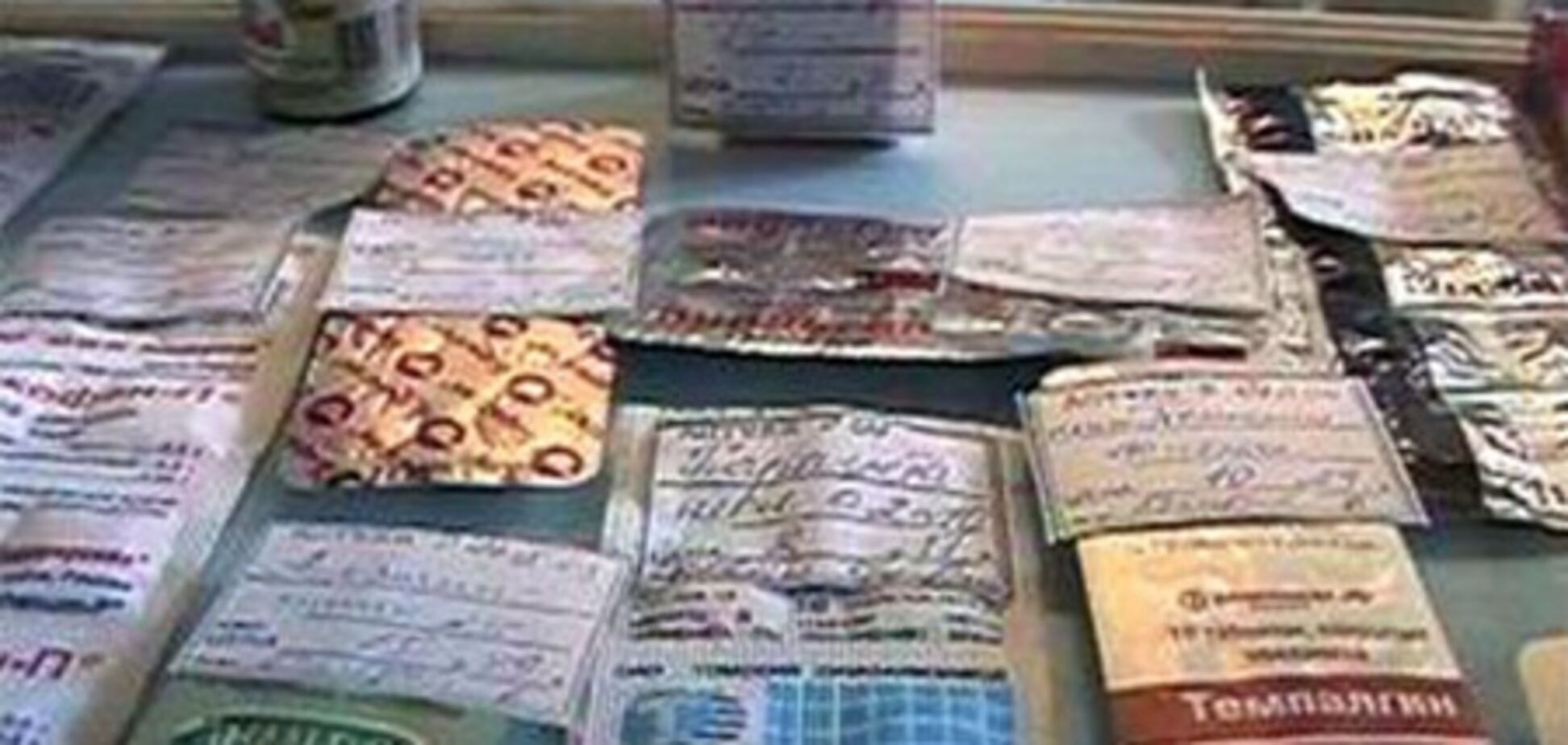 Янукович підписав закон про введення кримінальної відповідальності за підробку ліків