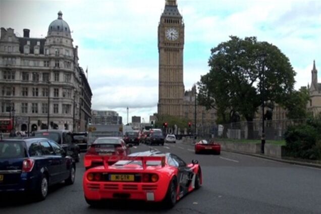 Лондон захватили суперкары. Видео 