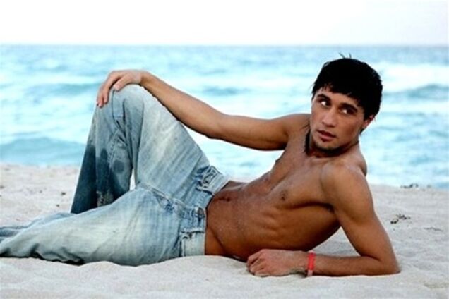 Билан отстаивает грудь возлюбленной