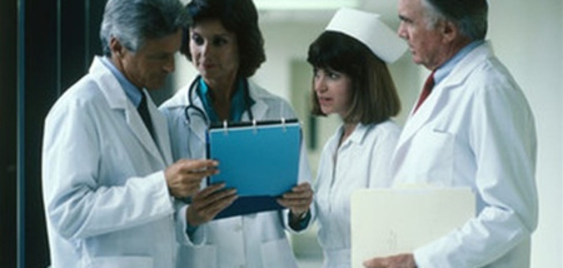 Вінницькі лікарі продавали хворим на рак безкоштовні ліки