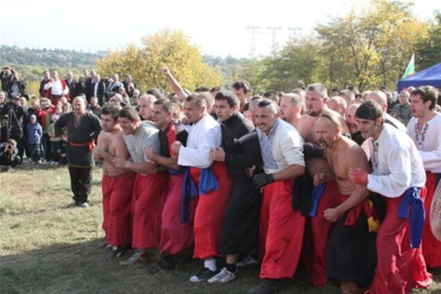 На Хортице открылся козацкий фестиваль