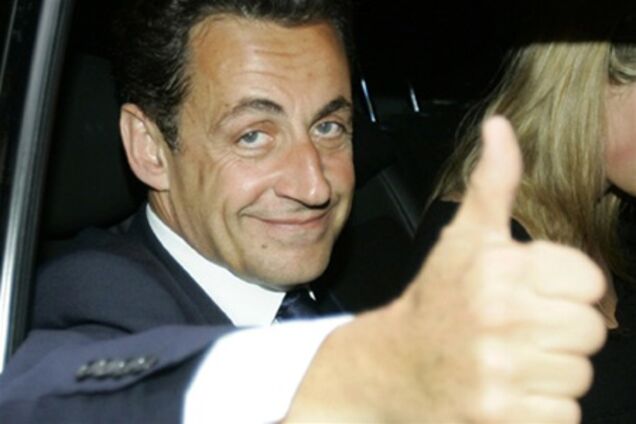Саркози угостил всех в баре и ушел не заплатив
