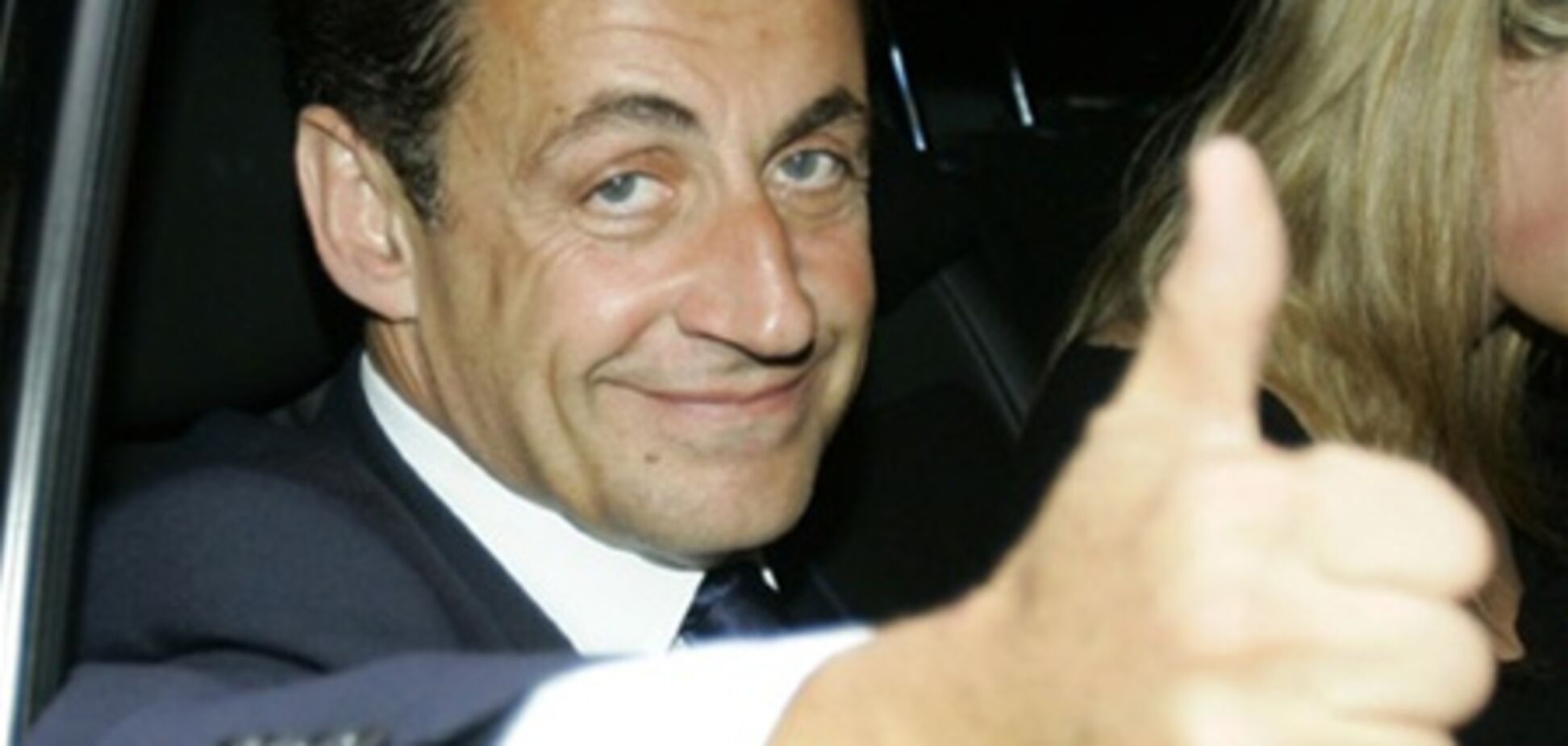 Саркози угостил всех в баре и ушел не заплатив