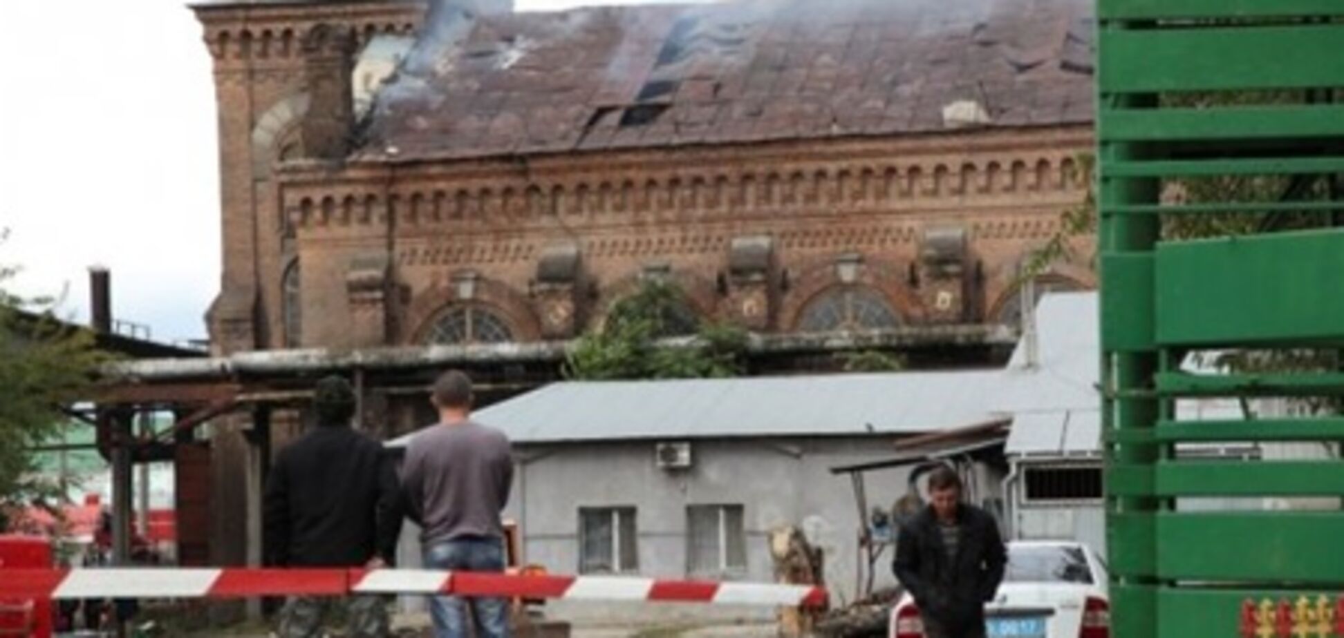 В Одессе возник пожар на краностроительном заводе. Фото