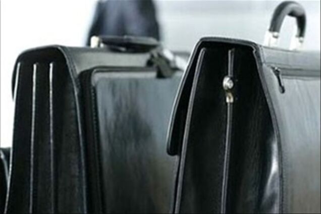 Нацбанк Білорусі продає чайники, портфелі та телевізори