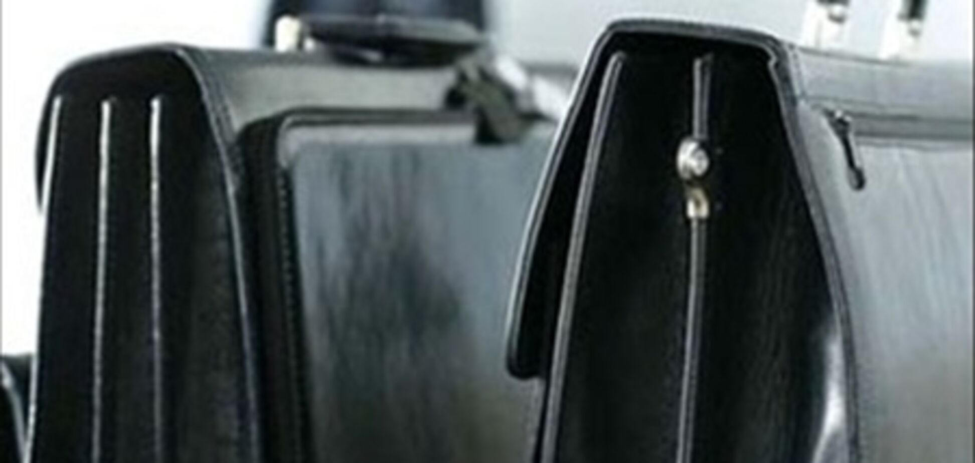 Нацбанк Білорусі продає чайники, портфелі та телевізори