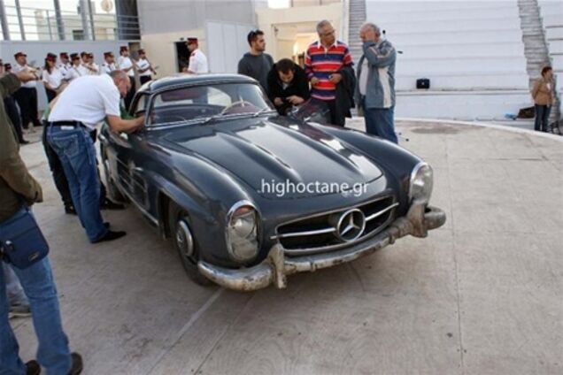 Простоявший 37 лет в гараже Mercedes ушел за 402 тыс. евро. Фото