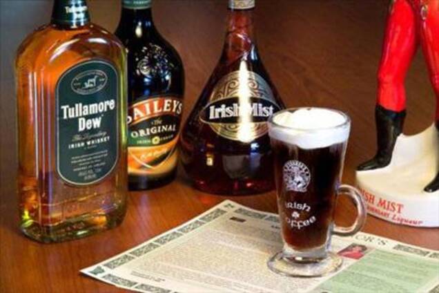 Молочный кофе с вишневым ликером