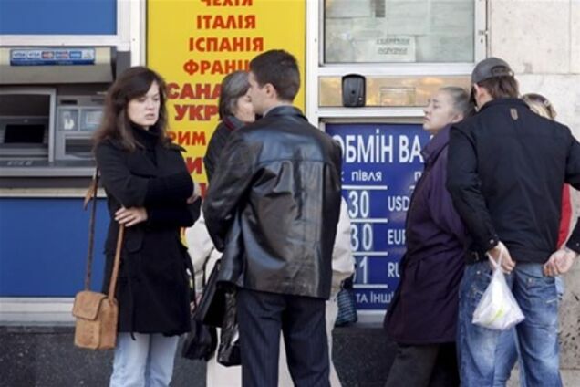 Bloomberg: гривня упадет до курса 8,5 за доллар