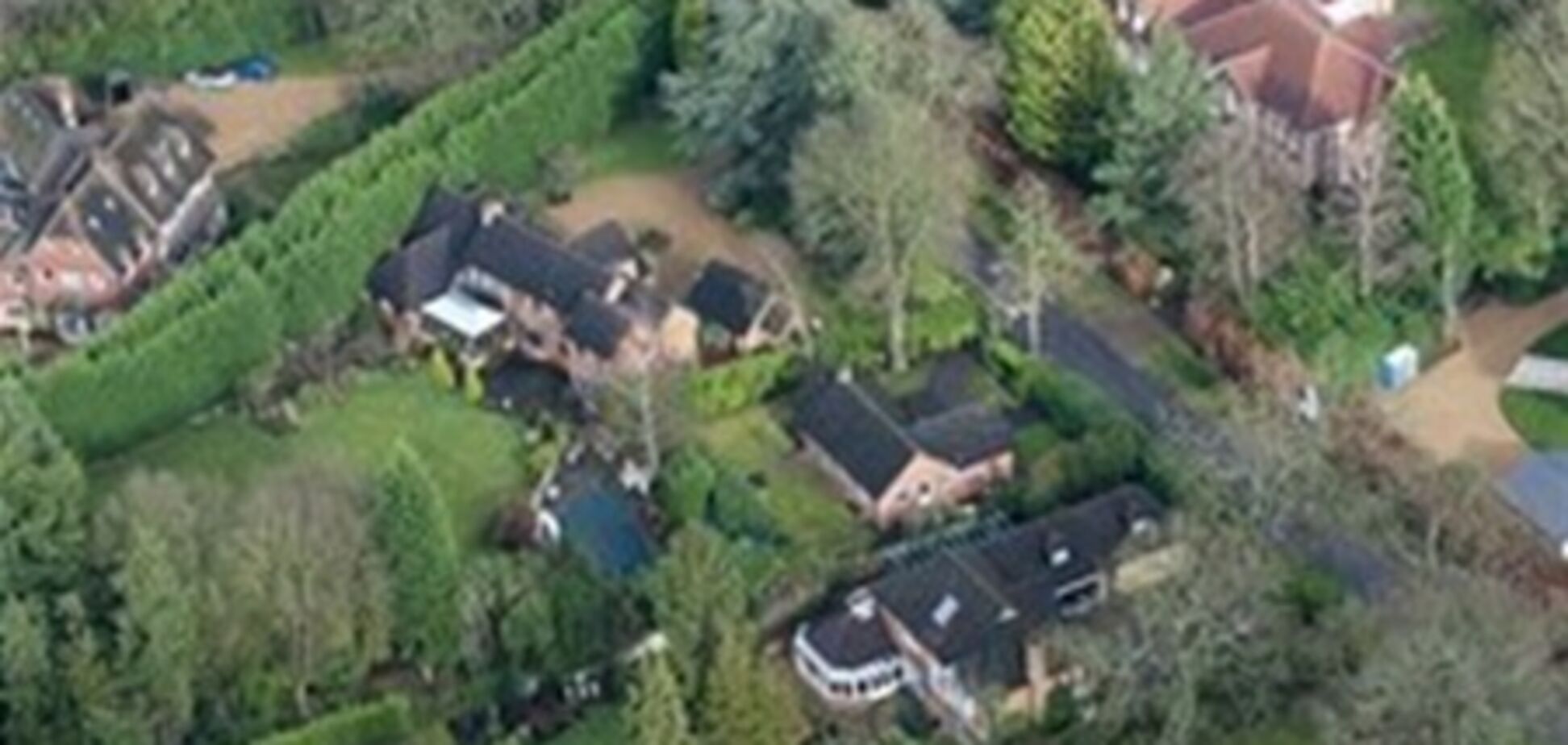 Убежище русских олигархов в Британии подверглось нападению