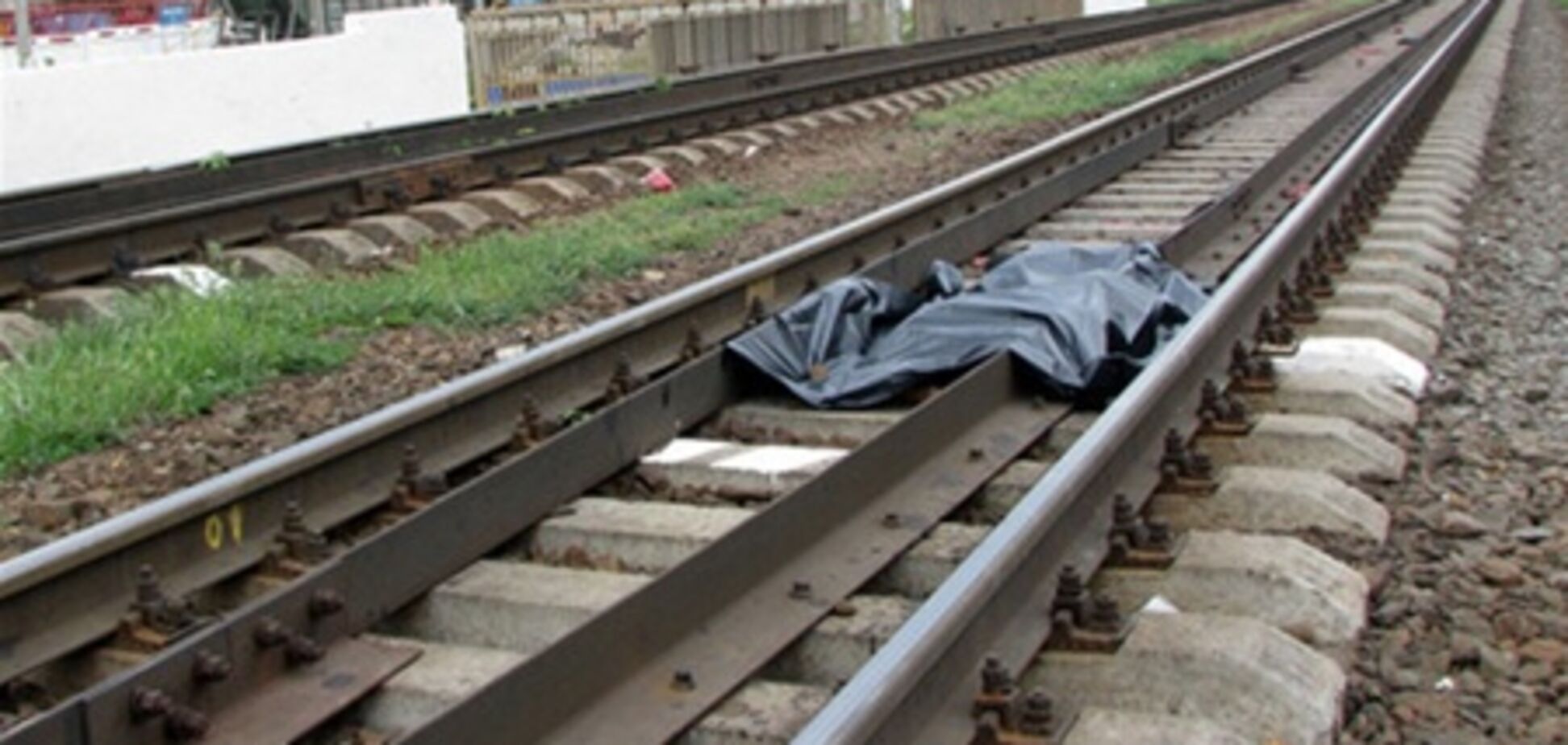 На Днепропетровщине под колесами поезда погибли два человека