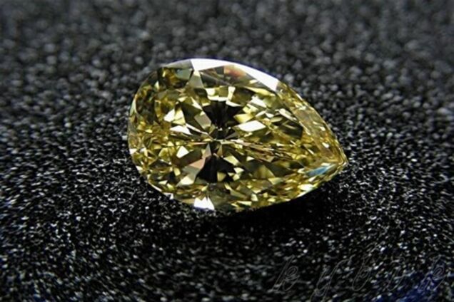 Рідкісний жовтий діамант продано на аукціоні в Лондоні