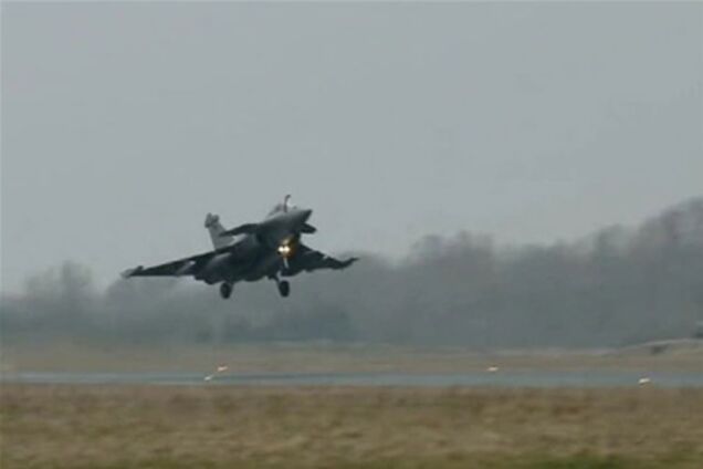 В Йемене военный самолет атаковал своих