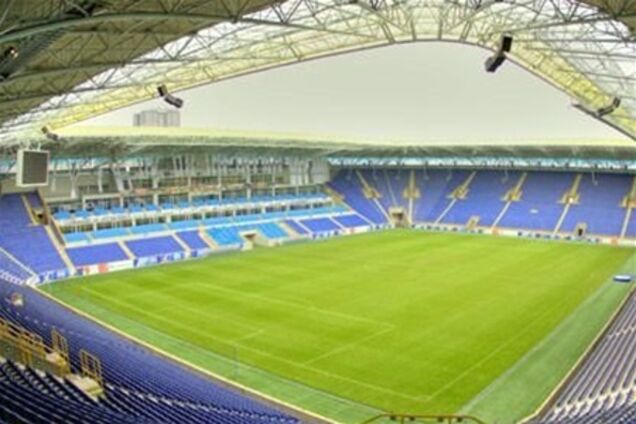 На всіх стадіонах Євро-2012 заборонять палити