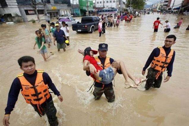 Столиця Таїланду йде під воду. Відео