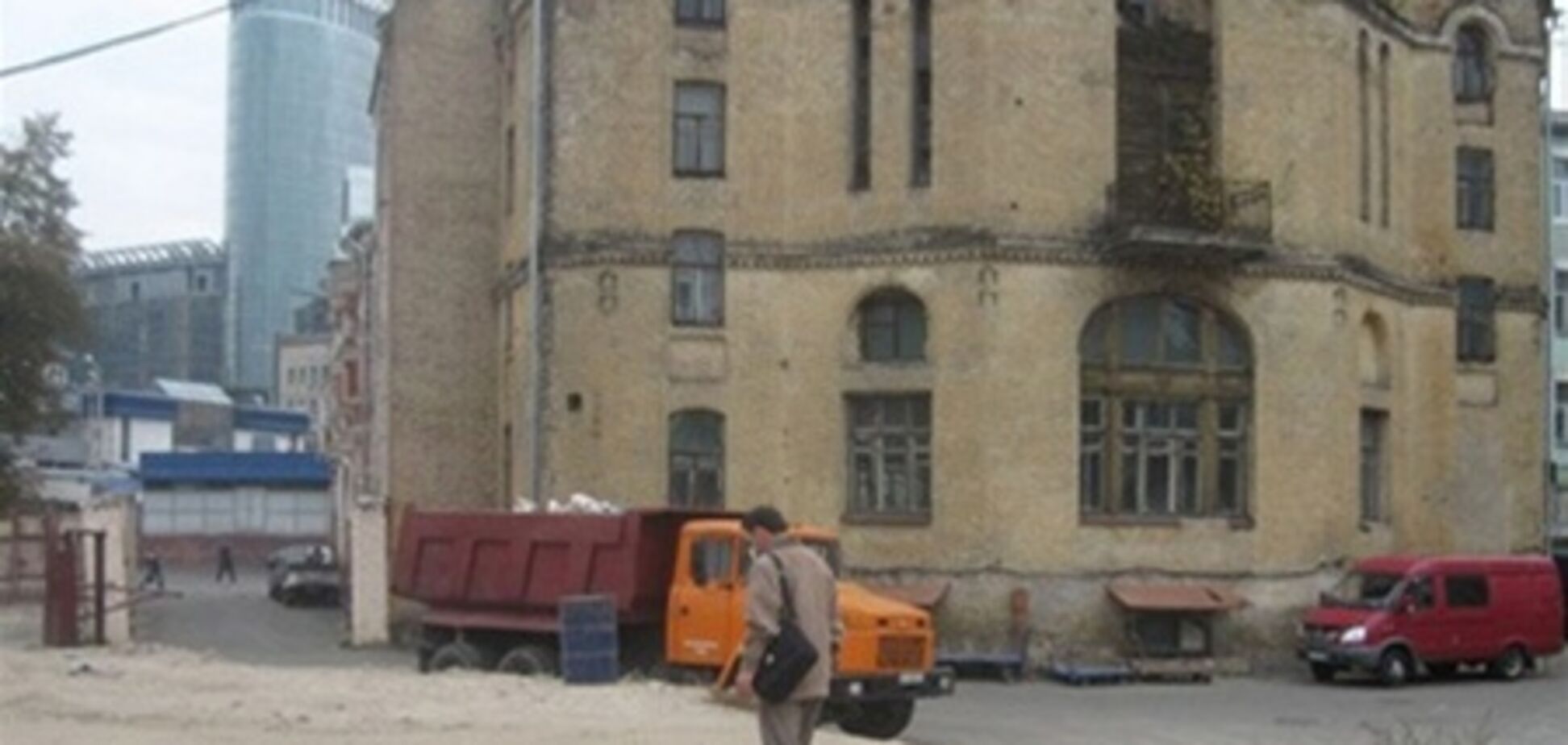 В Киеве началось рушиться здание Малой оперы 