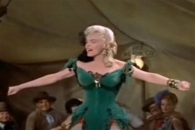 Сукню Мерилін Монро продали за півмільйона доларів. Відео