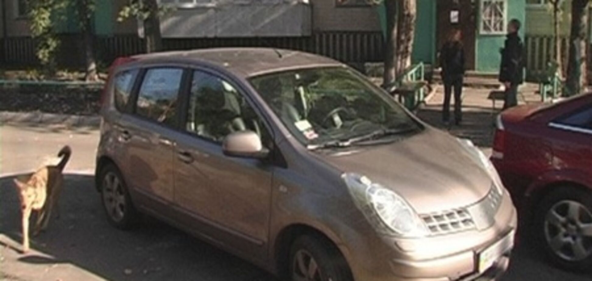 У Києвї невідомий обстріляв припарковані автомобілі