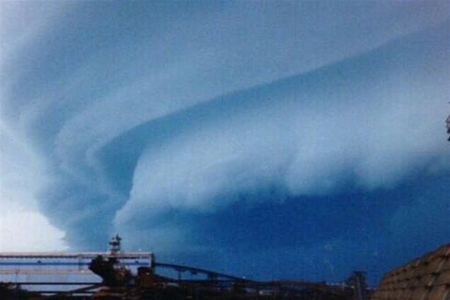 У берегов Мексики тропический шторм усилился до урагана 