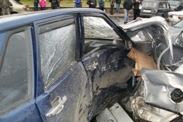 Ужгород. За 1 раз водій розбив 7 авто. Фото