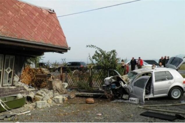 Закарпаття. Літня жінка стала жертвою ДТП у власному будинку. Відео