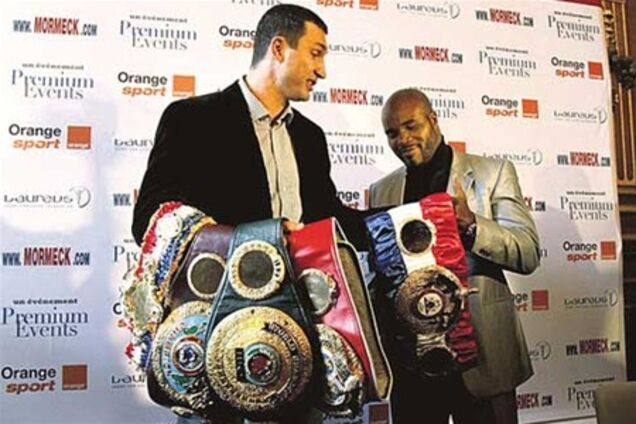 В Париже Кличко пообещал разбить план Мормека с одного удара